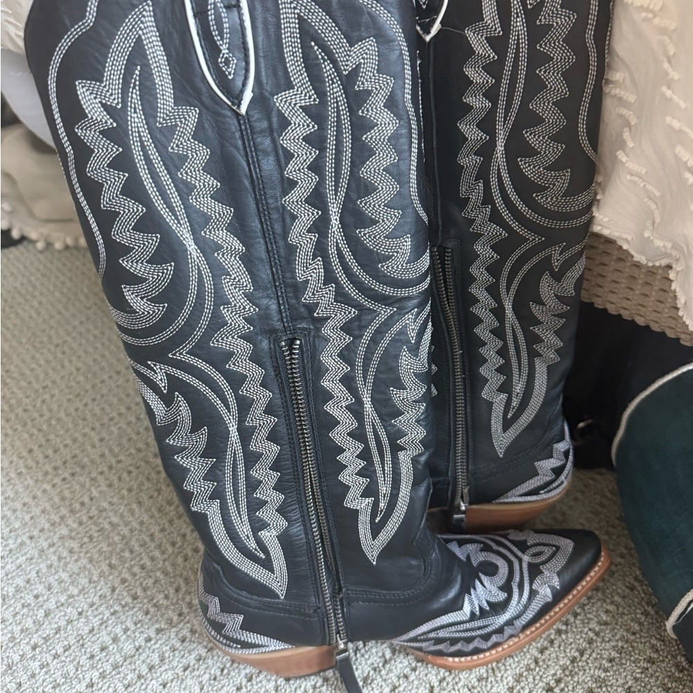 Black and White Embroidered Cowboy Boots